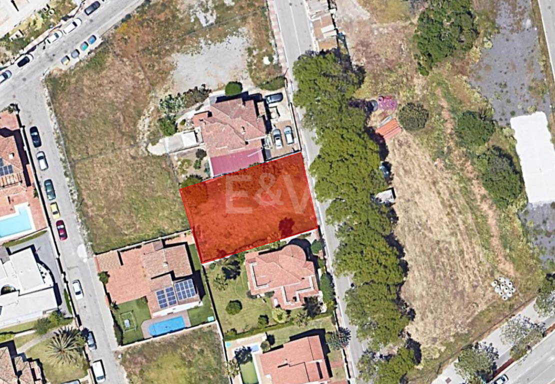 Oszałamiająca Plot z licencją obok plaży