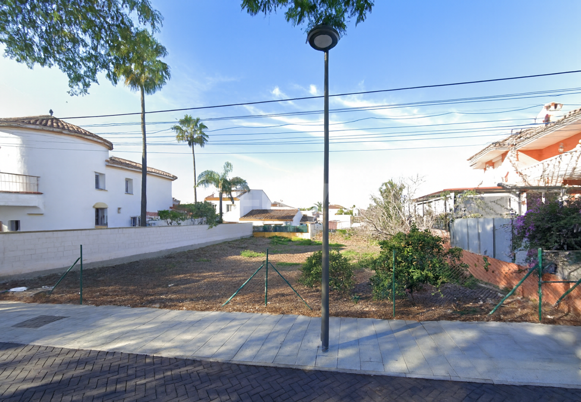 Oszałamiająca Plot z licencją obok plaży