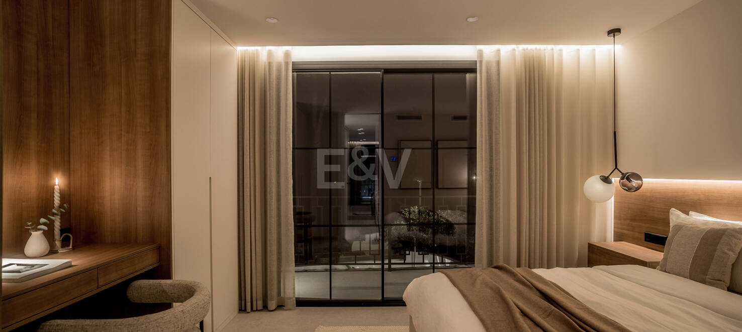 Elegancki półautomatyczny Villa Frontline do Aloha Golf w Nueva Andalucía