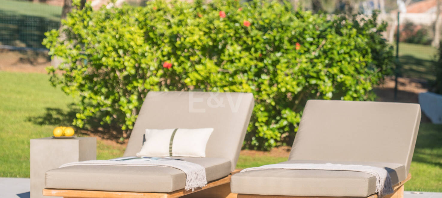 Elegancki półautomatyczny Villa Frontline do Aloha Golf w Nueva Andalucía