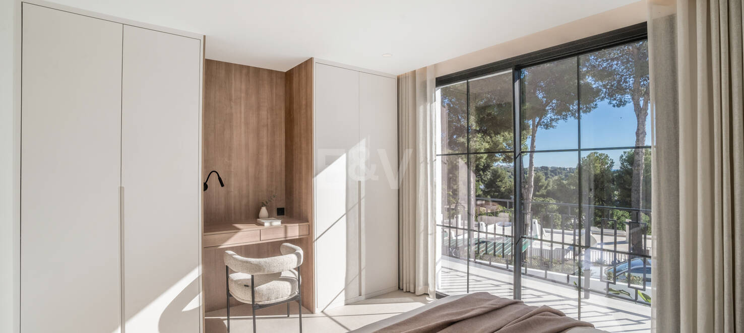 Elegancki półautomatyczny Villa Frontline do Aloha Golf w Nueva Andalucía