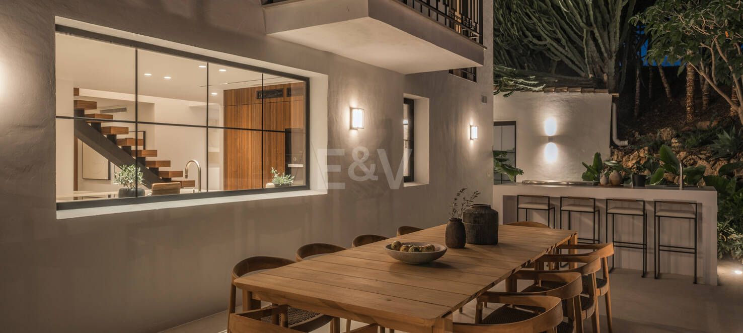 Elegancki półautomatyczny Villa Frontline do Aloha Golf w Nueva Andalucía