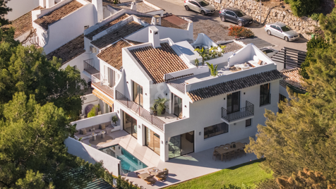 Élégante semi-détachée Villa Frontline à Aloha Golf à Nueva Andalucía