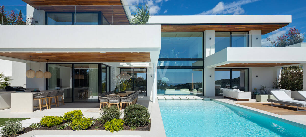 Modern Luxury with Breathtaking Sea Views in La Quinta