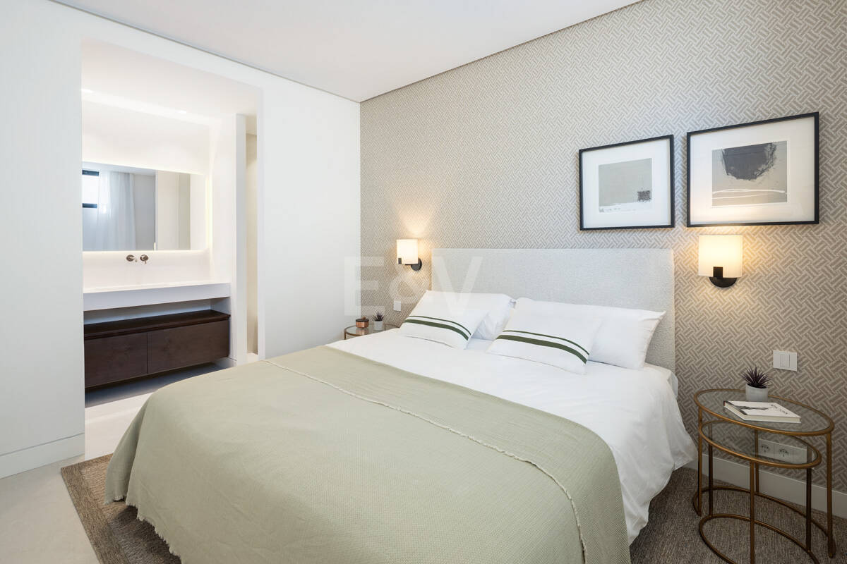 Modern Luxury with Breathtaking Sea Views in La Quinta