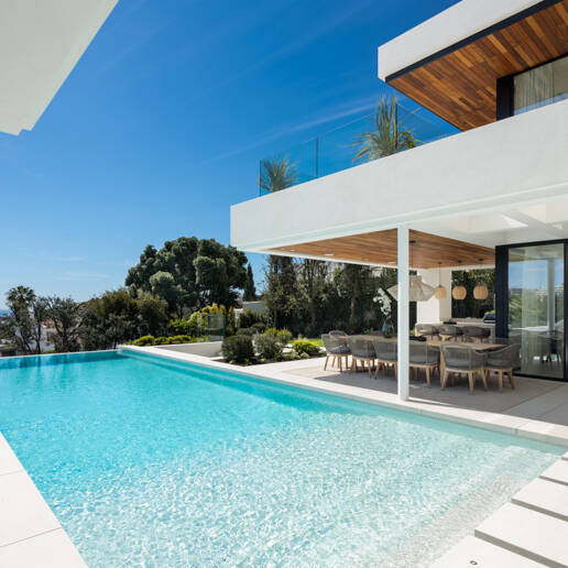 Modern Luxury with Breathtaking Sea Views in La Quinta