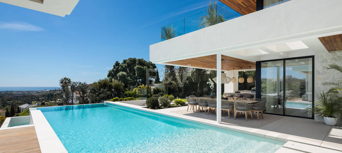 Modern Luxury with Breathtaking Sea Views in La Quinta