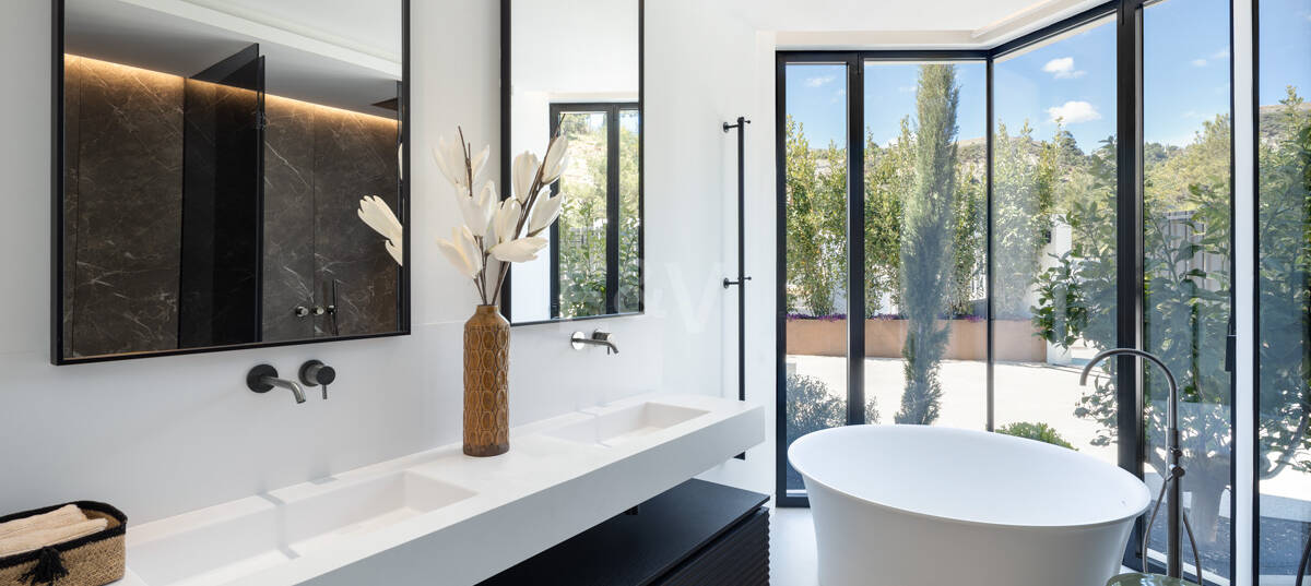Modern Luxury with Breathtaking Sea Views in La Quinta