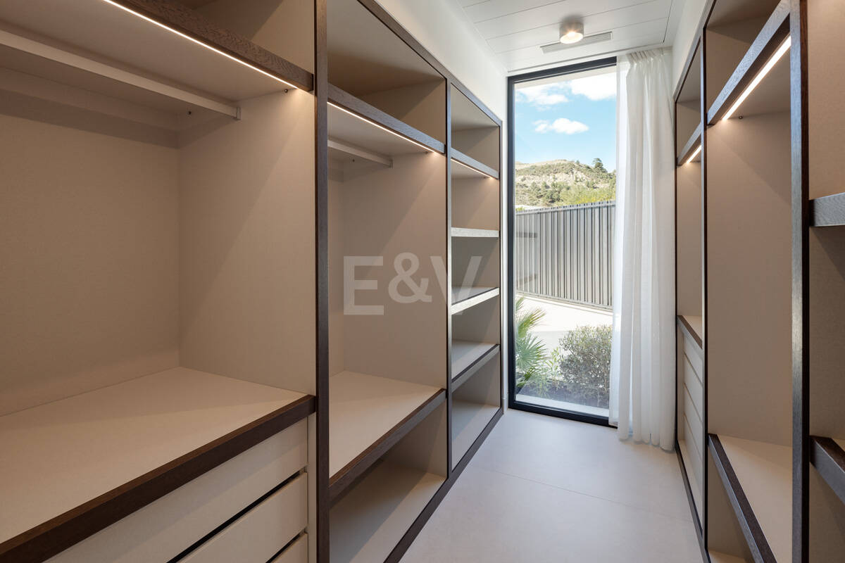 Modern Luxury with Breathtaking Sea Views in La Quinta