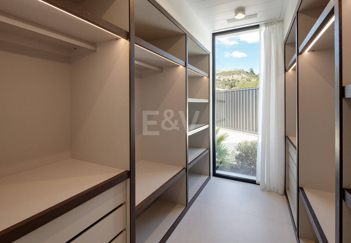 Modern Luxury with Breathtaking Sea Views in La Quinta