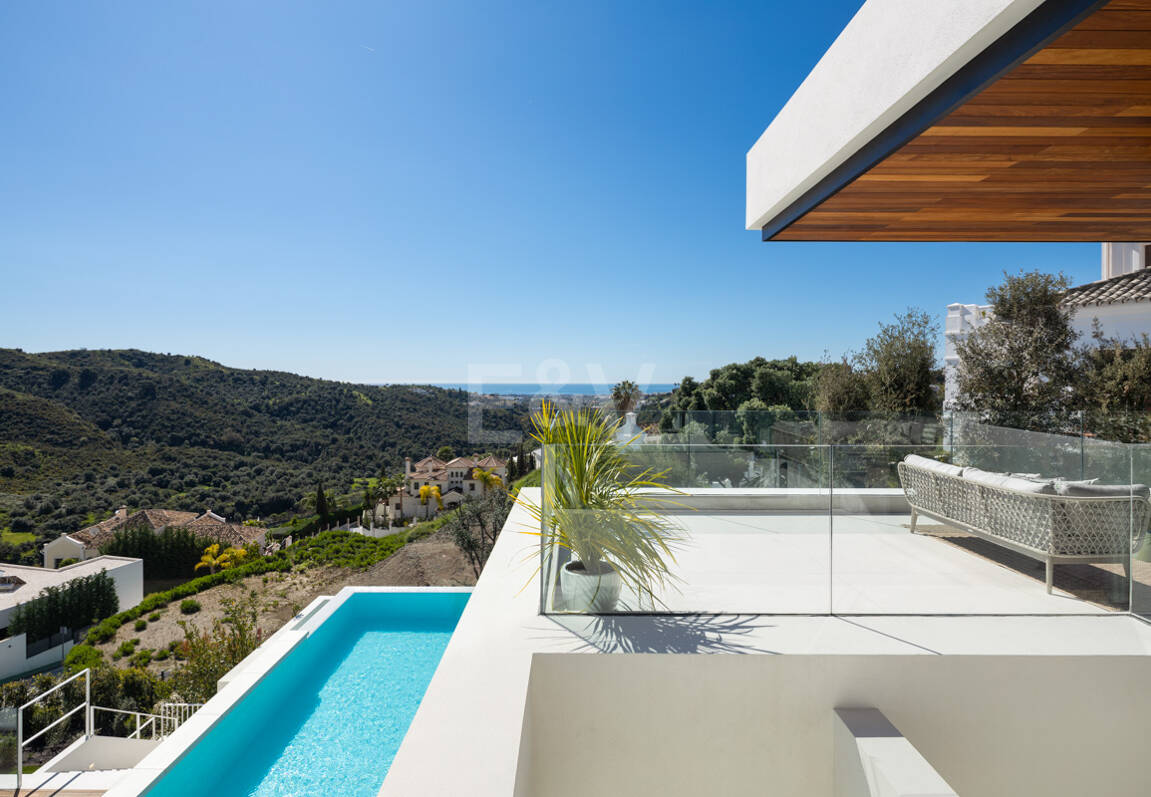 Modern Luxury with Breathtaking Sea Views in La Quinta