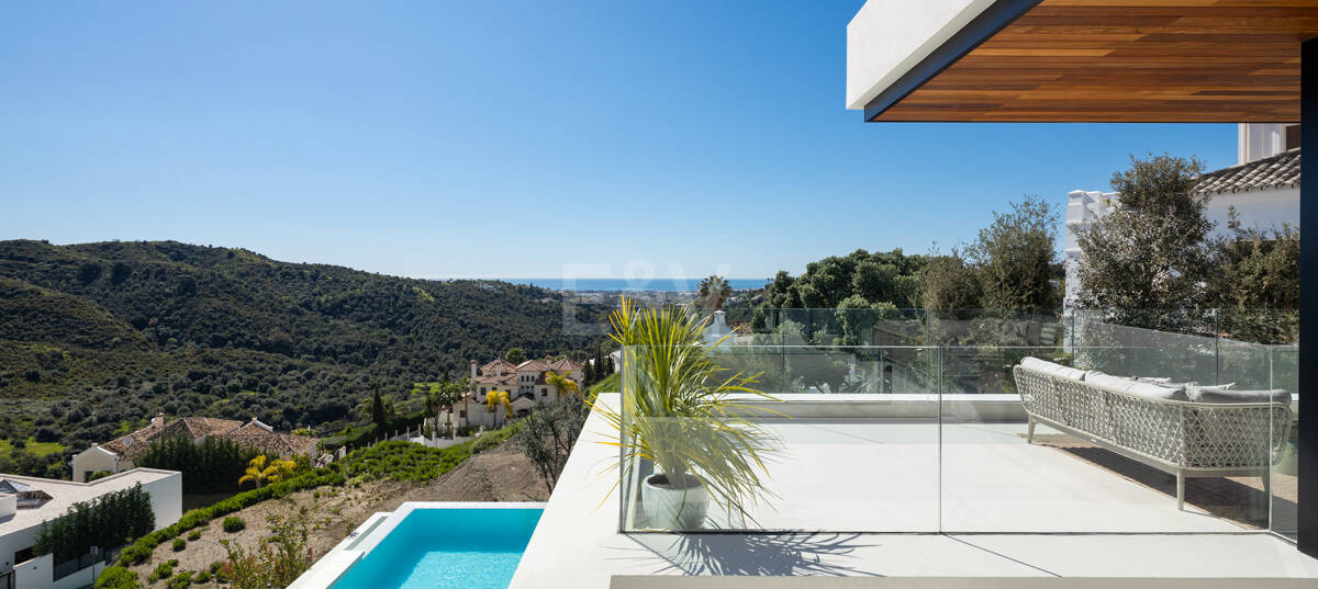 Modern Luxury with Breathtaking Sea Views in La Quinta