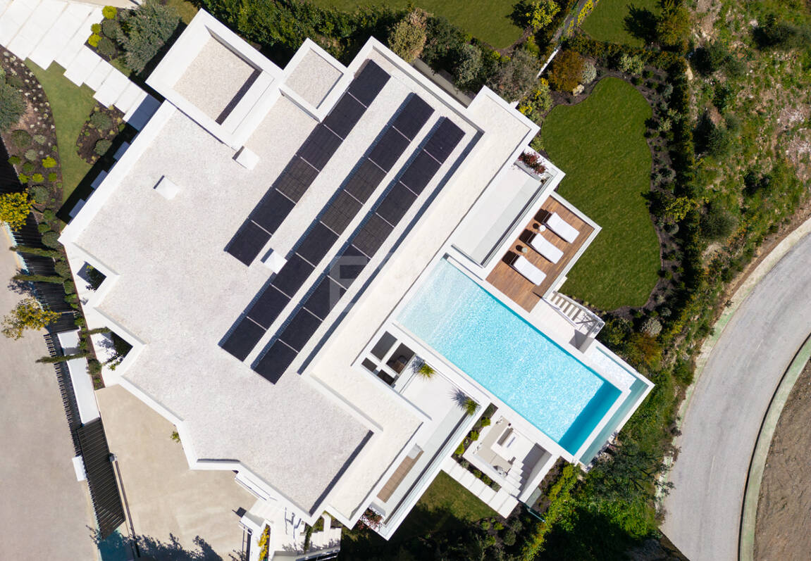 Modern Luxury with Breathtaking Sea Views in La Quinta