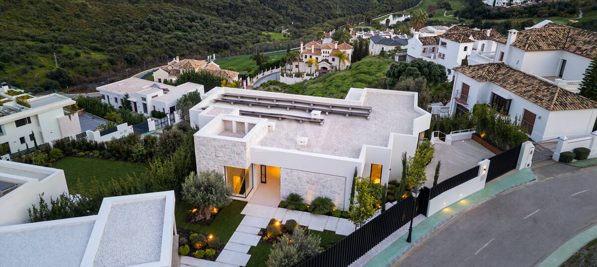 Modern Luxury with Breathtaking Sea Views in La Quinta