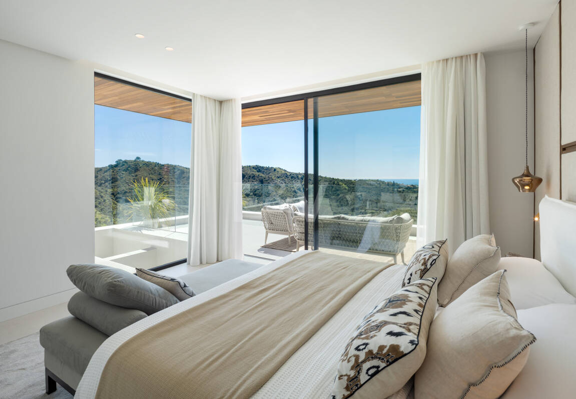 Modern Luxury with Breathtaking Sea Views in La Quinta