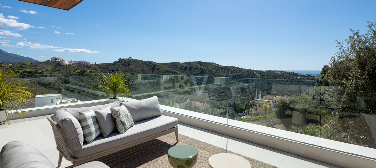 Modern Luxury with Breathtaking Sea Views in La Quinta