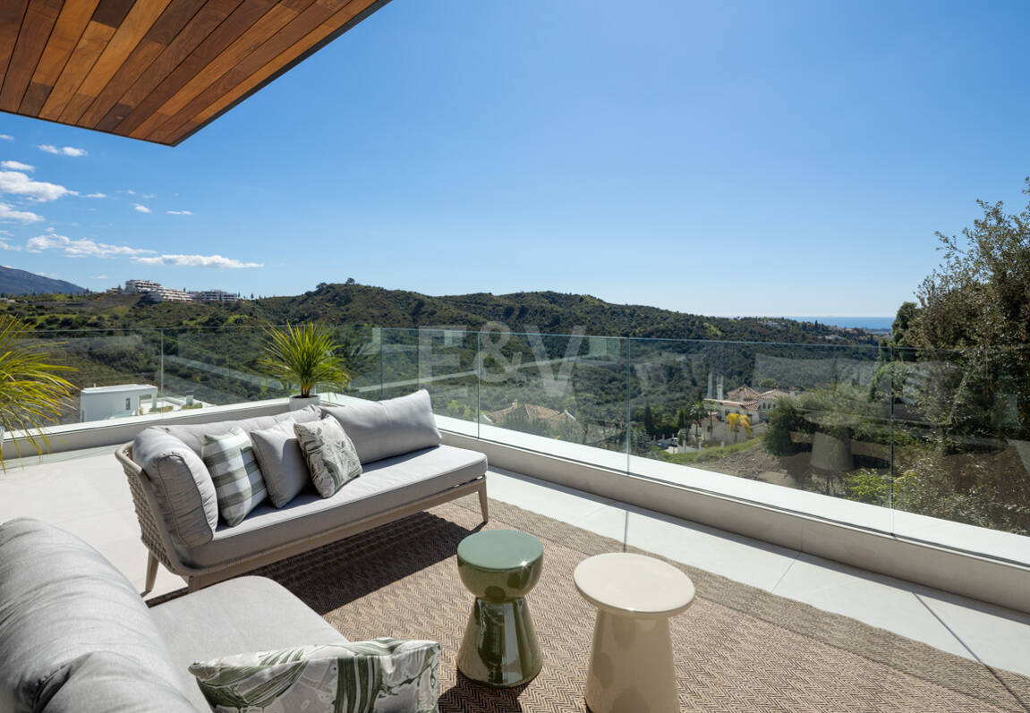 Modern Luxury with Breathtaking Sea Views in La Quinta