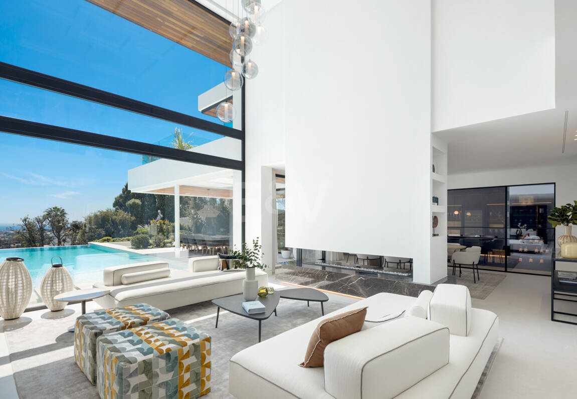 Modern Luxury with Breathtaking Sea Views in La Quinta