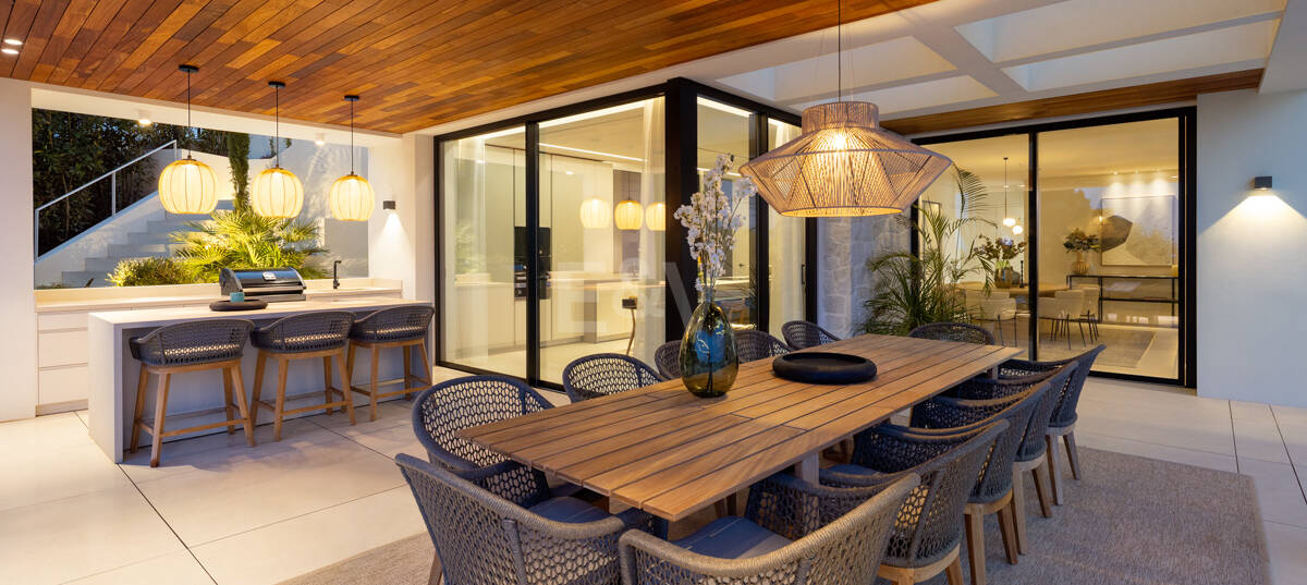 Modern Luxury with Breathtaking Sea Views in La Quinta