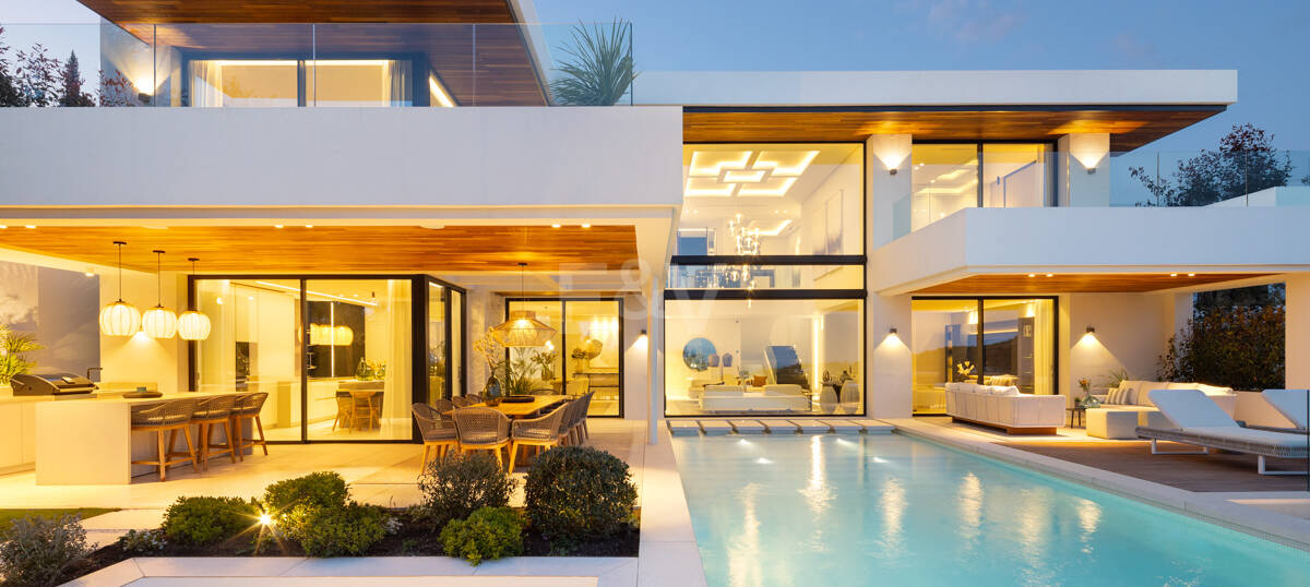 Modern Luxury with Breathtaking Sea Views in La Quinta