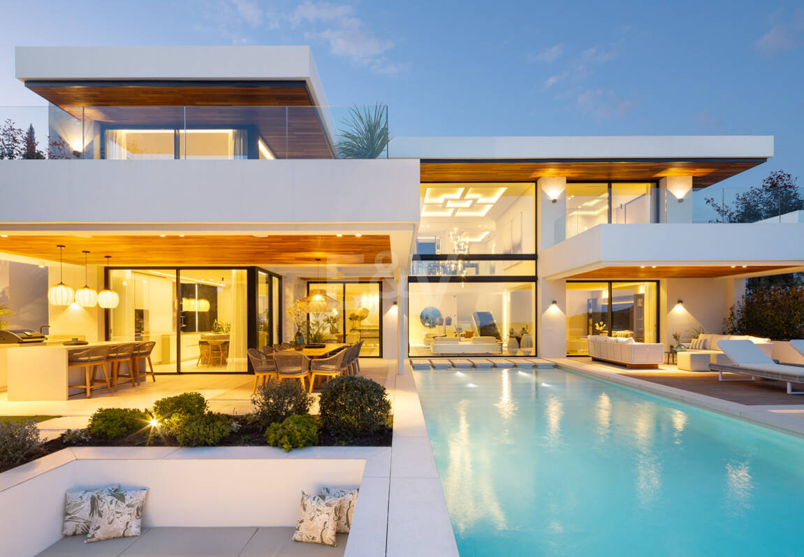 Modern Luxury with Breathtaking Sea Views in La Quinta