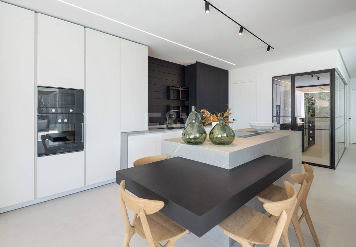 Modern Luxury with Breathtaking Sea Views in La Quinta