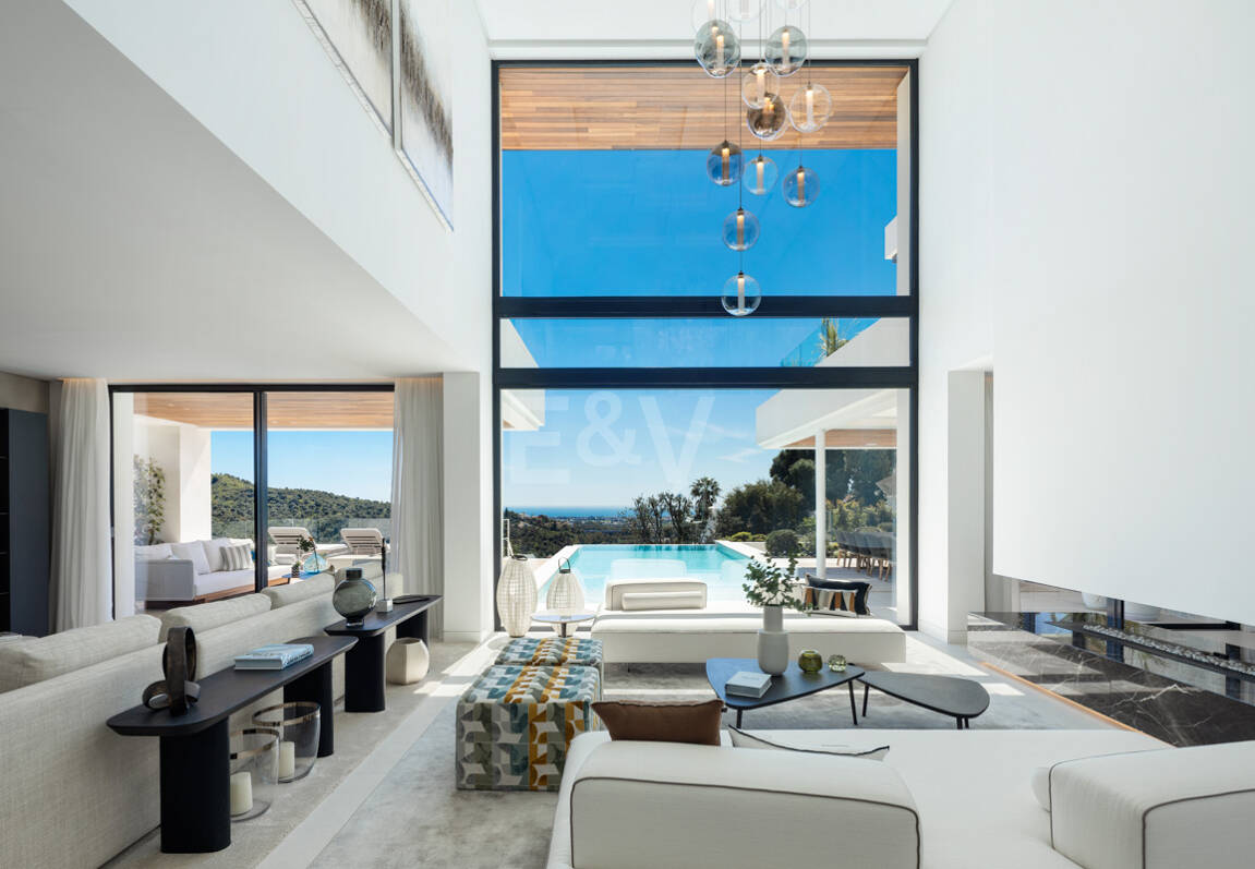 Modern Luxury with Breathtaking Sea Views in La Quinta