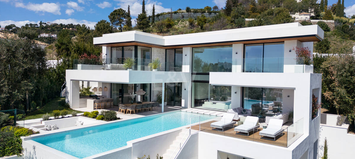 Modern Luxury with Breathtaking Sea Views in La Quinta
