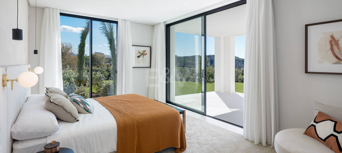 Modern Luxury with Breathtaking Sea Views in La Quinta