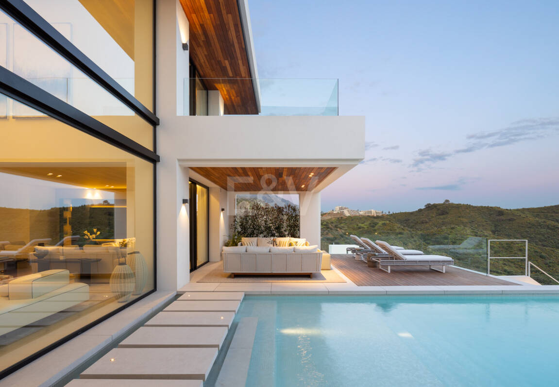 Modern Luxury with Breathtaking Sea Views in La Quinta