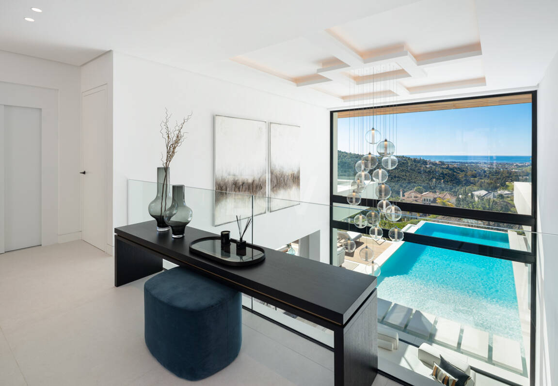 Modern Luxury with Breathtaking Sea Views in La Quinta