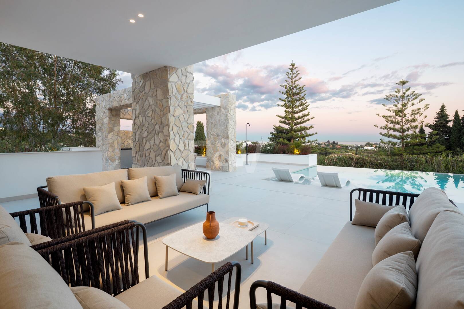 Elegante villa de estilo contemporáneao con vistas panorámicas en La Quinta