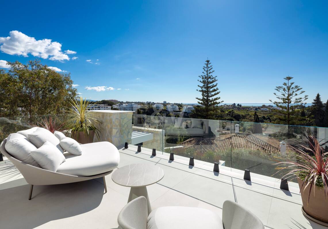 Contemporary Elegant Villa with Panoramic Views in La Quinta