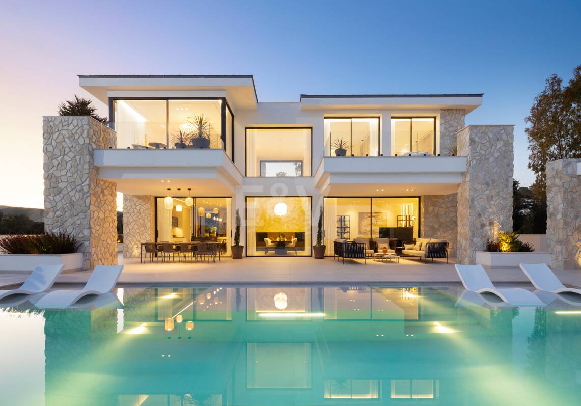 Contemporary Elegant Villa with Panoramic Views in La Quinta
