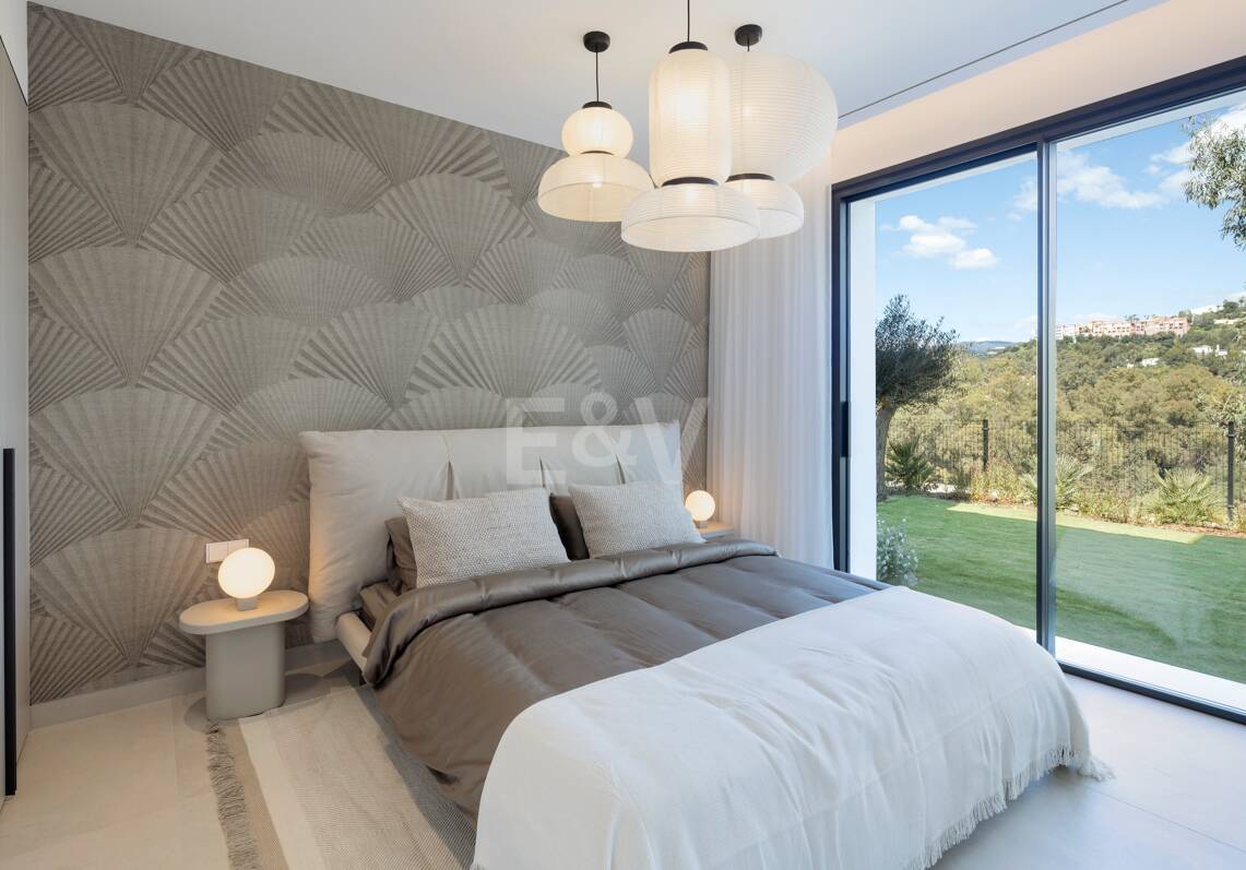 Contemporary Elegant Villa with Panoramic Views in La Quinta