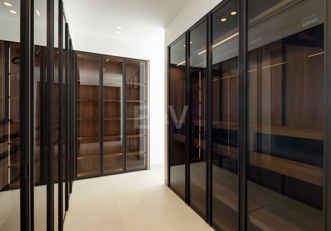 Contemporary Elegant Villa with Panoramic Views in La Quinta