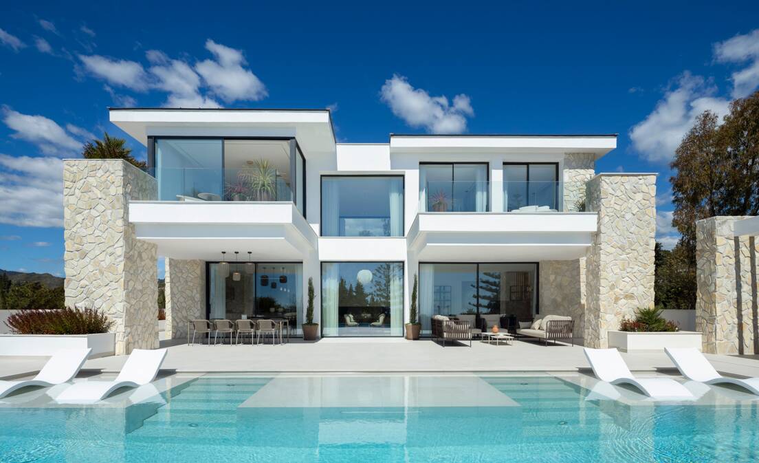 Contemporary Elegant Villa with Panoramic Views in La Quinta