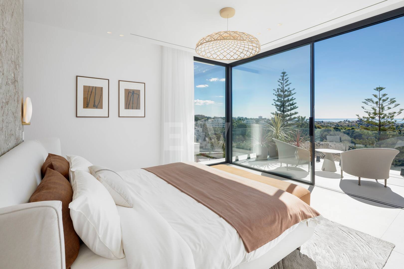 Elegante villa de estilo contemporáneao con vistas panorámicas en La Quinta