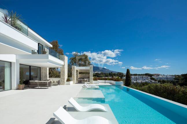 Samtida Elegant Villa med panoramautsikt i La Quinta