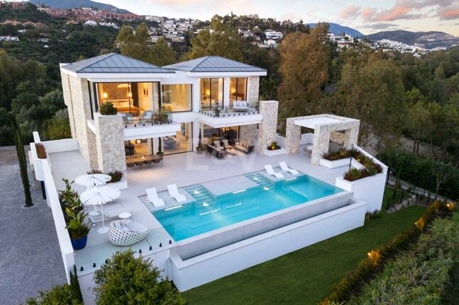 Samtida Elegant Villa med panoramautsikt i La Quinta