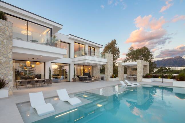 Samtida Elegant Villa med panoramautsikt i La Quinta