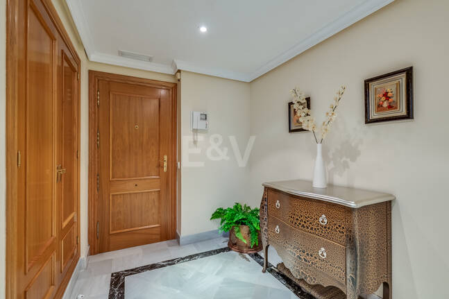 4-rumslägenhet vid stranden med havsutsikt i Marbella