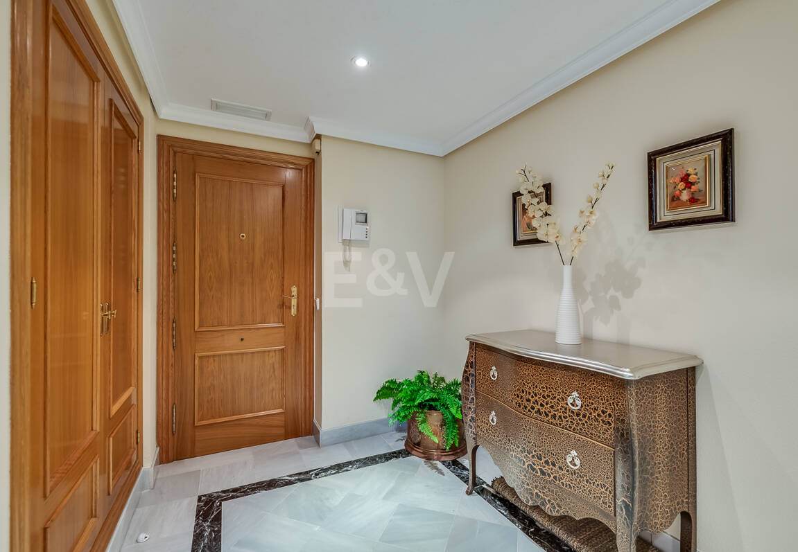 4-rumslägenhet vid stranden med havsutsikt i Marbella