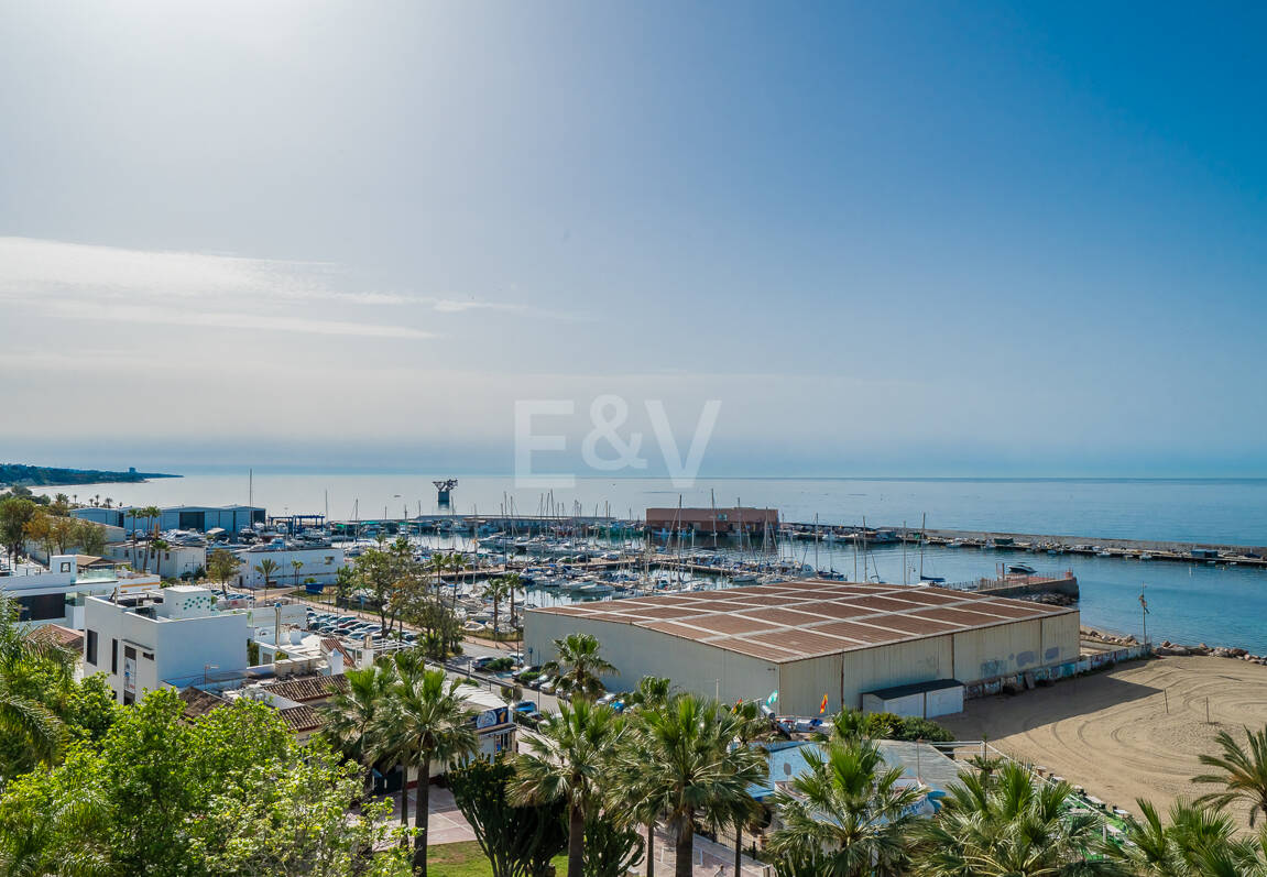 4-rumslägenhet vid stranden med havsutsikt i Marbella