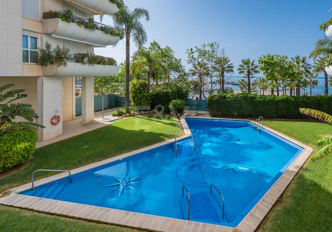 Appartement 4 Chambres en front de mer avec vue sur la mer à Marbella