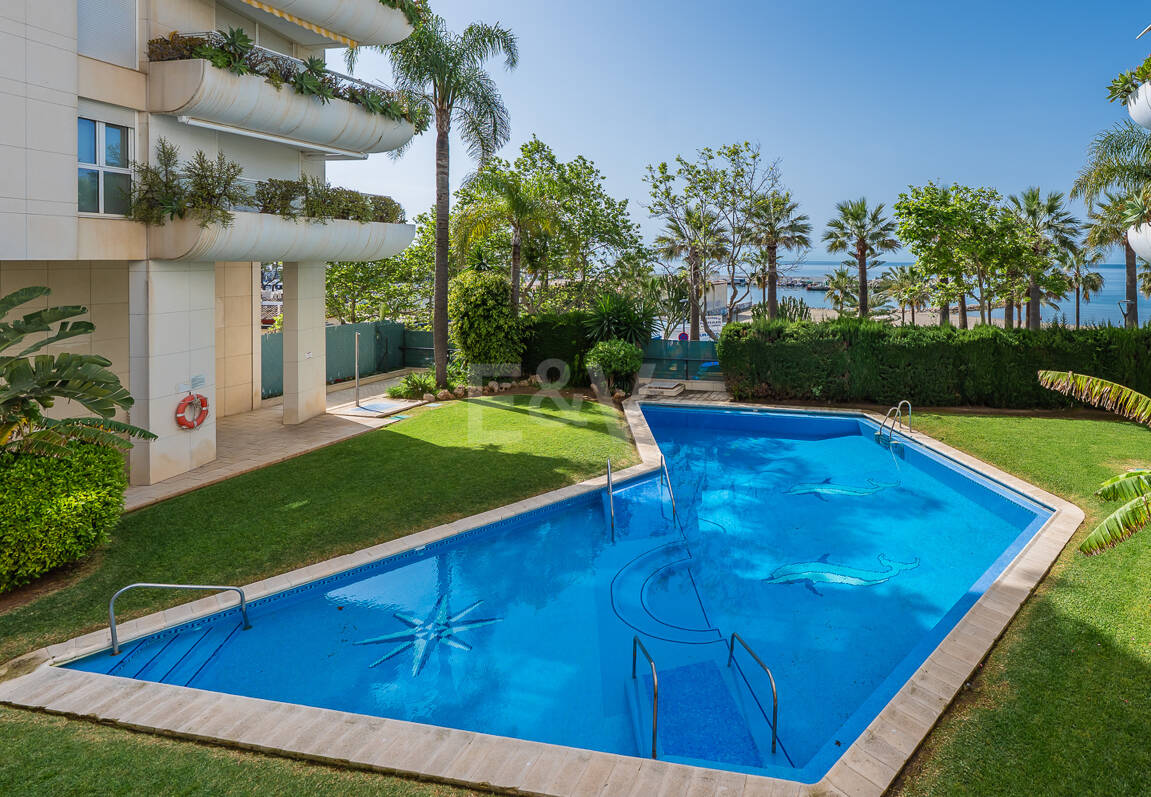 4-rumslägenhet vid stranden med havsutsikt i Marbella