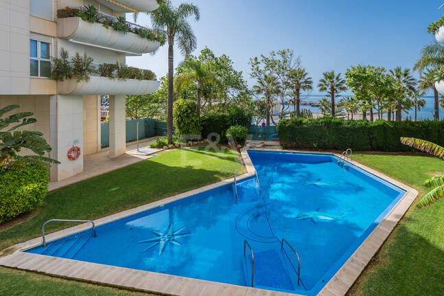 4-rumslägenhet vid stranden med havsutsikt i Marbella