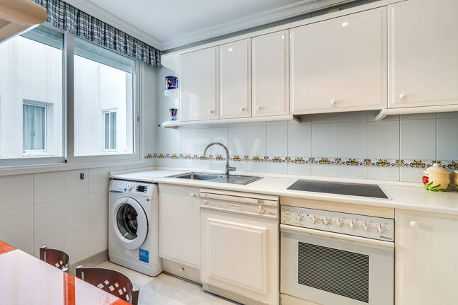 4-rumslägenhet vid stranden med havsutsikt i Marbella