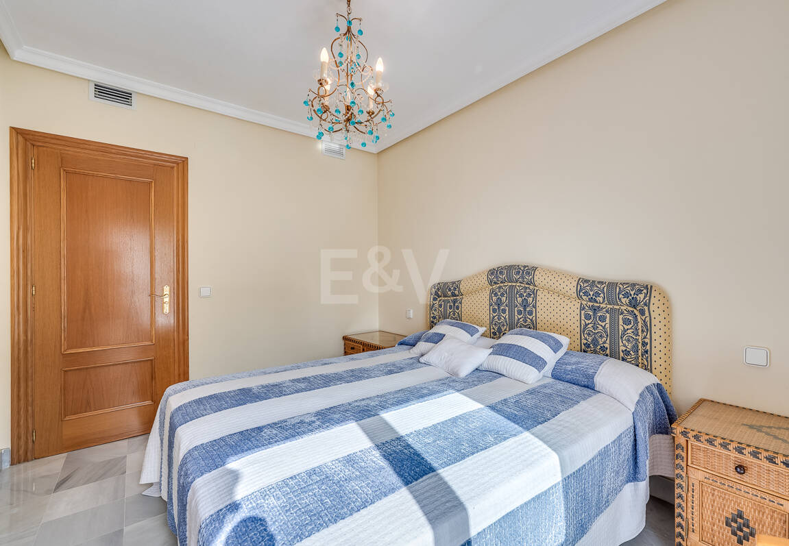 4-rumslägenhet vid stranden med havsutsikt i Marbella