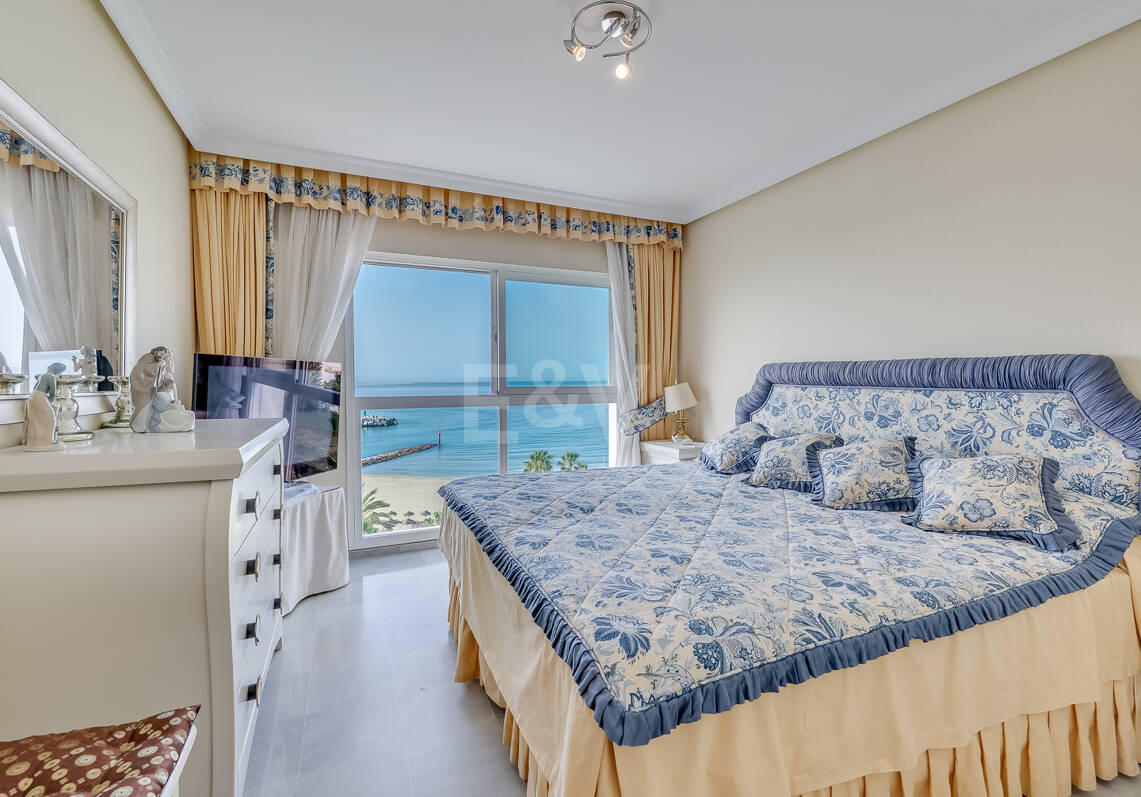 Appartement 4 Chambres en front de mer avec vue sur la mer à Marbella